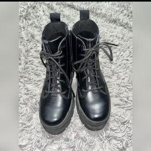 UGG Sidnee combat boots 150 Womens 6.5